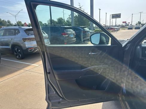 Used 2024 Nissan Pathfinder SL AWD/4WD image 11