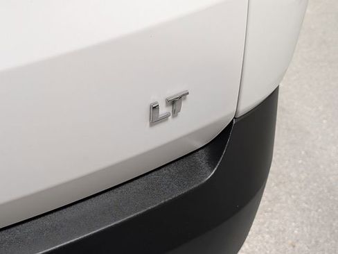 Used 2023 Chevrolet Traverse LT w/ LT Premium Package image 6