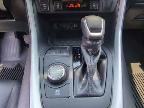 Used 2025 Toyota RAV4 XSE w/ Weather Package AWD/4WD image 23