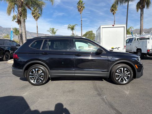 Used 2024 Volkswagen Tiguan S image 9