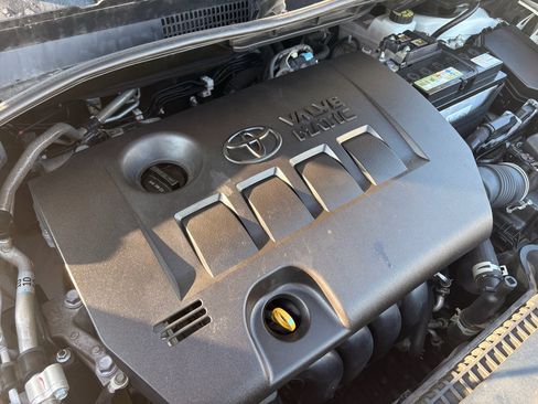 Used 2021 Toyota C-HR LE FWD image 29
