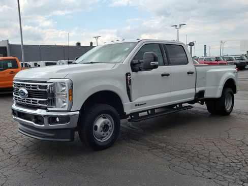 Certified 2025 Ford F350 XLT AWD/4WD image 8