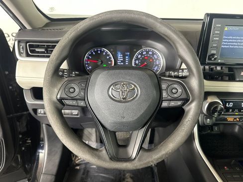 Used 2021 Toyota RAV4 XLE w/ Convenience Package FWD image 24