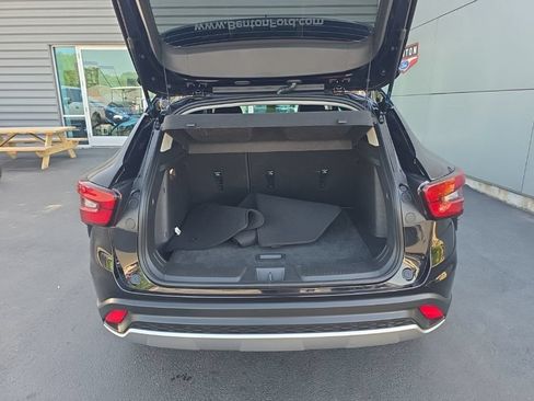Used 2025 Chevrolet Trax LT w/ LT Convenience Package FWD image 6