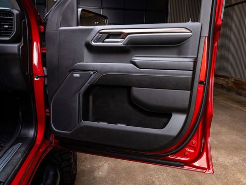 Used 2024 Chevrolet Silverado 1500 LT Trail Boss w/ Convenience Package II AWD/4WD image 37