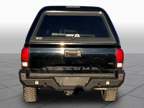 Used 2019 Toyota Tacoma TRD Off-Road image 5