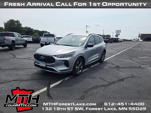Used 2023 Ford Escape ST-Line w/ Tech Pack #1 AWD/4WD image 4