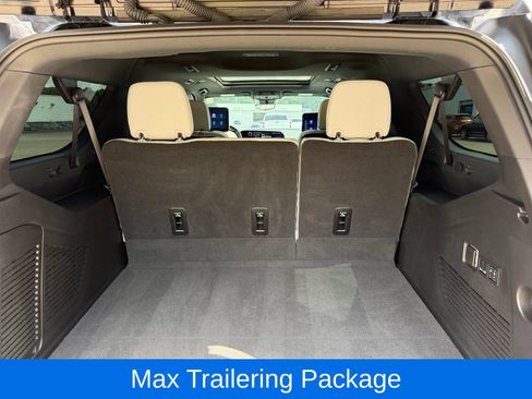 Used 2025 Chevrolet Suburban Premier AWD/4WD image 34