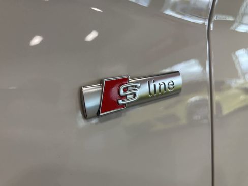 Used 2023 Audi Q5 2.0T Prestige w/ Prestige Package image 10