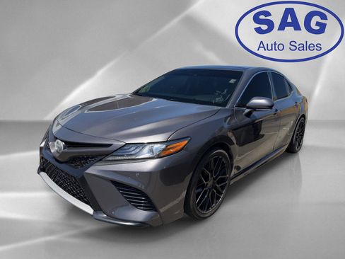 Used 2018 Toyota Camry XSE FWD image 5