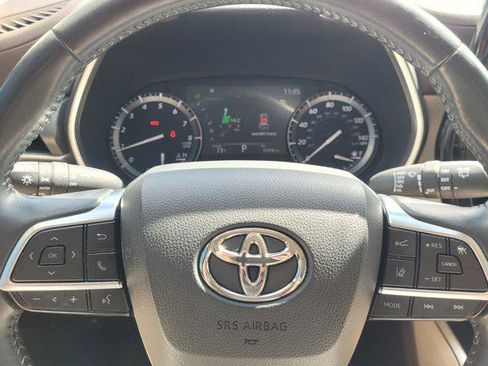 Certified 2021 Toyota Highlander XLE image 21
