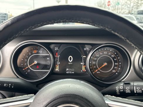 Used 2019 Jeep Wrangler Unlimited Sahara w/ Cold Weather Group image 18