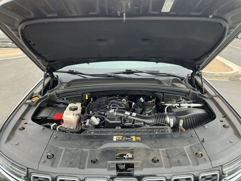 Used 2024 Jeep Grand Cherokee Limited RWD image 9