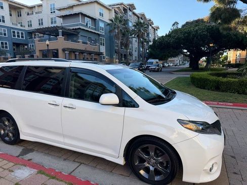 Used 2015 Toyota Sienna SE Premium FWD image 32