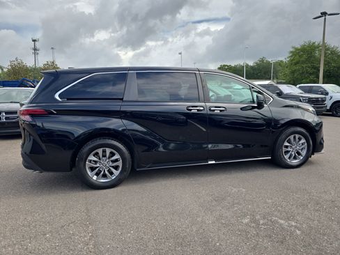 Used 2022 Toyota Sienna XLE FWD image 8