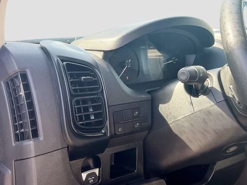 Used 2024 RAM ProMaster 2500 w/ Convenience Group FWD image 10