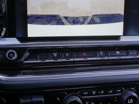 Used 2025 Chevrolet Silverado 3500 LT w/ Convenience Package image 28