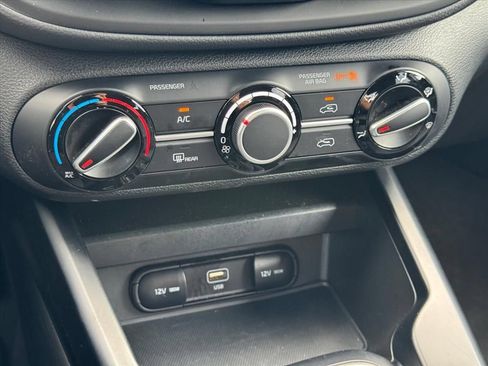 Certified 2025 Kia Soul LX w/ LX Technology Package FWD image 21