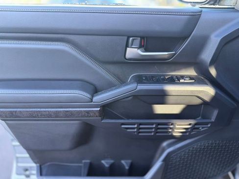 Used 2025 Toyota Tacoma Limited image 15