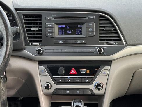 Used 2017 Hyundai Elantra SE image 13