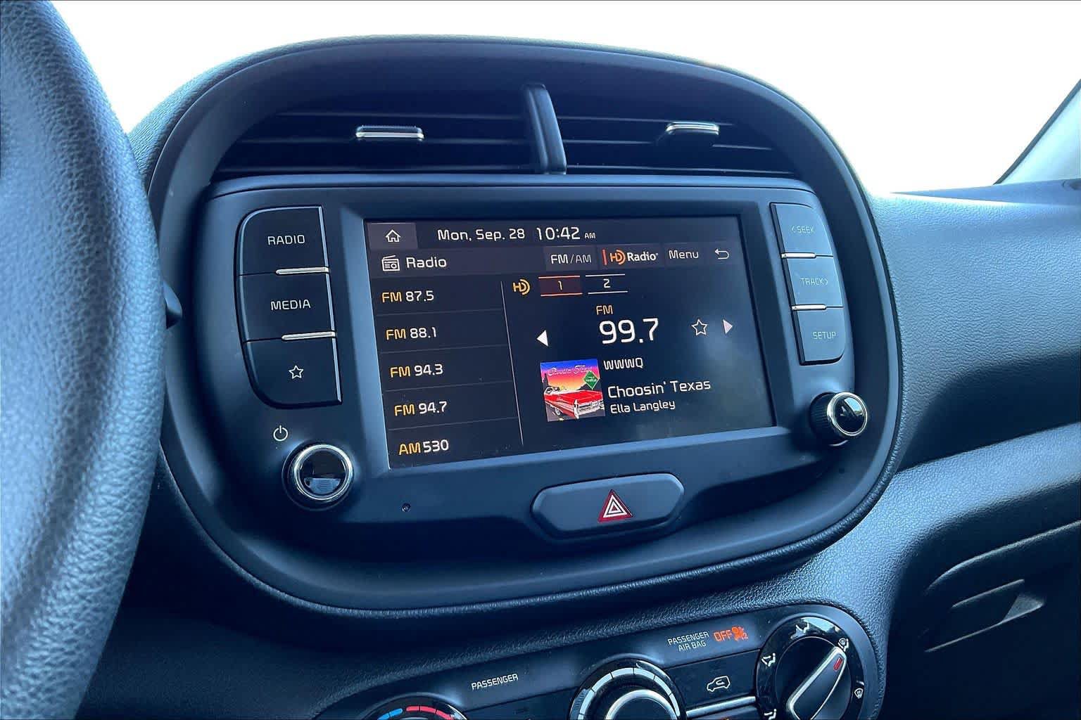 Used 2025 Kia Soul LX FWD image 31