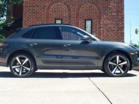 Used 2023 Porsche Macan AWD/4WD image 4