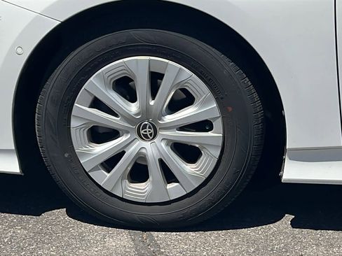 Used 2022 Toyota Prius LE FWD image 9