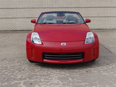 Used 2007 Nissan 350Z Touring image 2