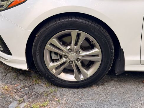 Used 2019 Hyundai Sonata Limited w/ Ultimate Package 04 FWD image 5