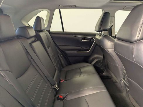 Used 2021 Toyota RAV4 XLE Premium AWD/4WD image 31