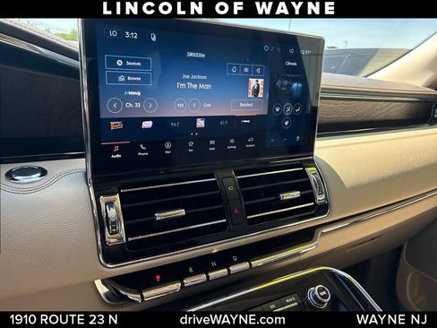 Certified 2024 Lincoln Navigator Reserve AWD/4WD image 19