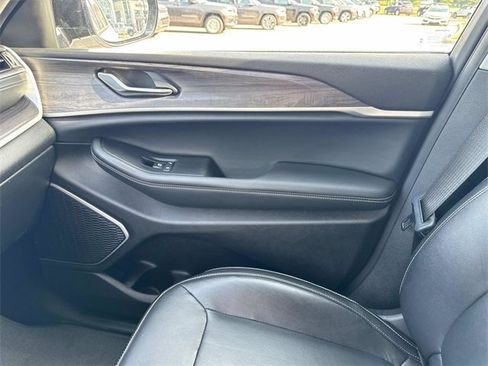 Used 2022 Jeep Grand Cherokee L Limited image 21