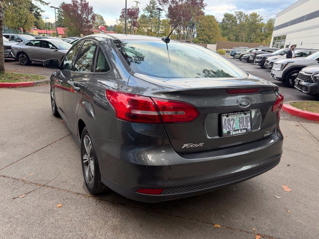 Used 2017 Ford Focus SE FWD image 6