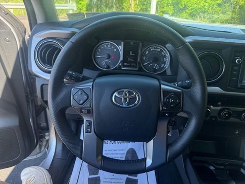 Used 2017 Toyota Tacoma SR5 w/ Tow Package AWD/4WD image 13