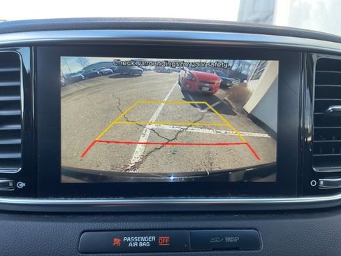 Used 2022 Kia Sportage EX w/ EX Technology Package image 16