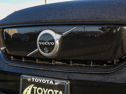 Used 2021 Volvo XC40 P8 Recharge w/ Advanced Package image 5