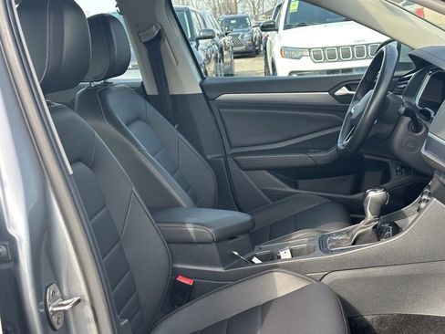 Used 2024 Volkswagen Jetta SE image 15