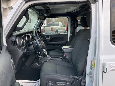 Used 2020 Jeep Wrangler Unlimited Sahara image 17