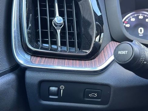 Used 2021 Volvo S60 T6 Momentum w/ Advanced Package image 13