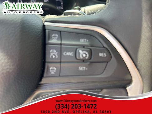 Used 2025 Jeep Grand Cherokee Altitude AWD/4WD image 19