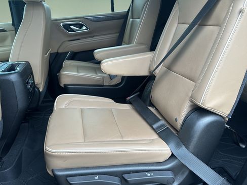 Used 2021 Chevrolet Tahoe Premier w/ Premium Package RWD image 15