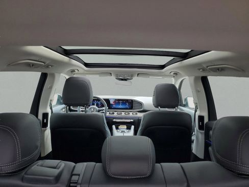 Certified 2026 Mercedes-Benz GLS 450 4MATIC image 7
