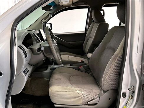 Used 2013 Nissan Frontier SV image 15