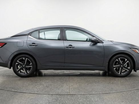 Used 2025 Nissan Sentra SV image 11