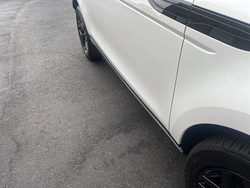 Used 2023 Land Rover Range Rover Evoque SE image 11