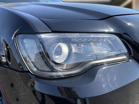 Used 2019 Chrysler 300 Touring w/ Sport Appearance Package RWD image 10