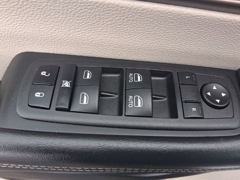 Used 2023 Chrysler Voyager LX image 21