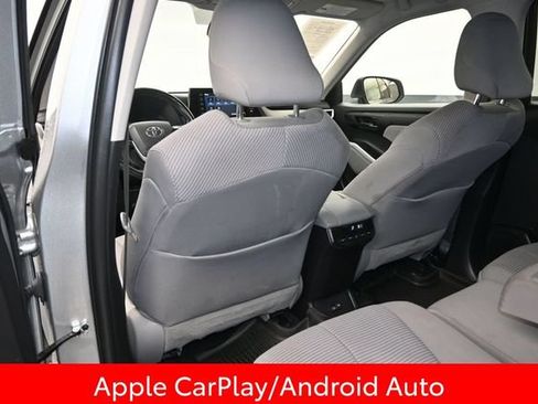 Used 2022 Toyota Highlander LE AWD/4WD image 16