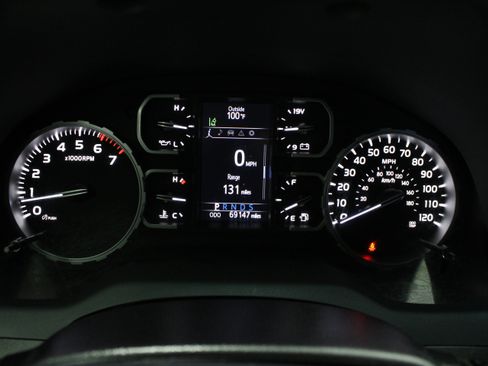 Used 2019 Toyota Tundra SR5 w/ SR5 Upgrade Package AWD/4WD image 38