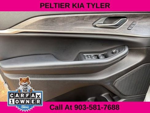 Used 2025 Jeep Grand Cherokee L Limited w/ Black Appearance Package image 17